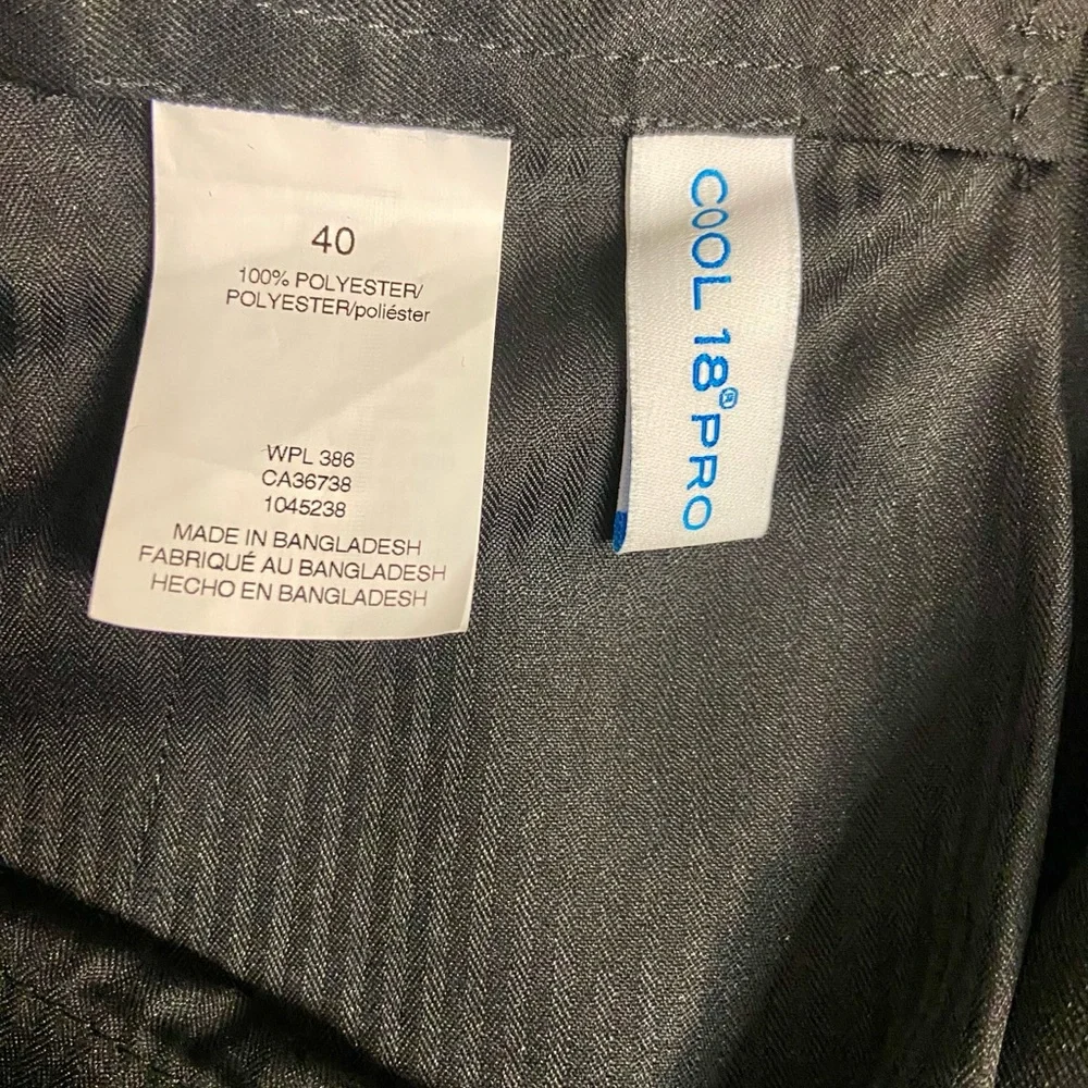NWT Haggar 10” cool 18 Pro quick dry  shorts in black. Size 40